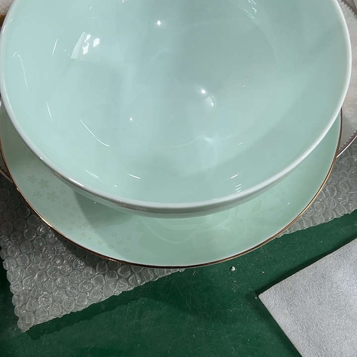 晴***点搪瓷瑕疵青瓷10寸大盘1个，8寸大汤碗一个