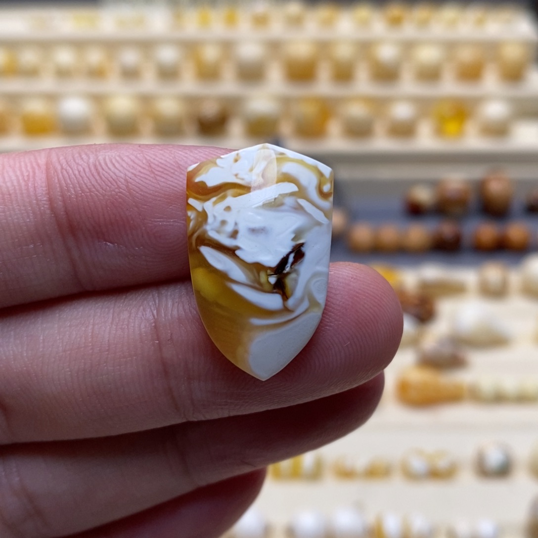 琥珀珠宝奇石未镶嵌