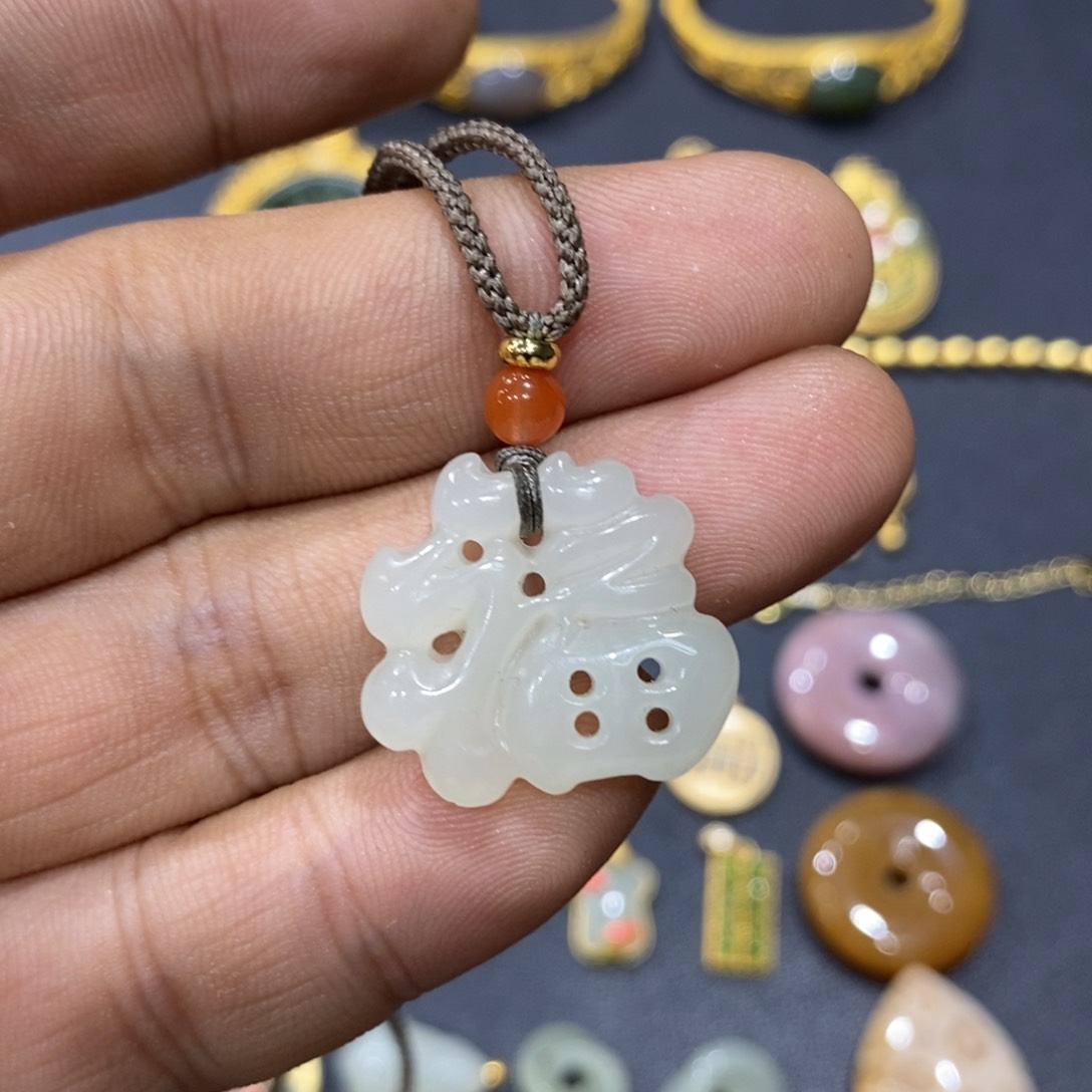 和田玉颈饰未镶嵌