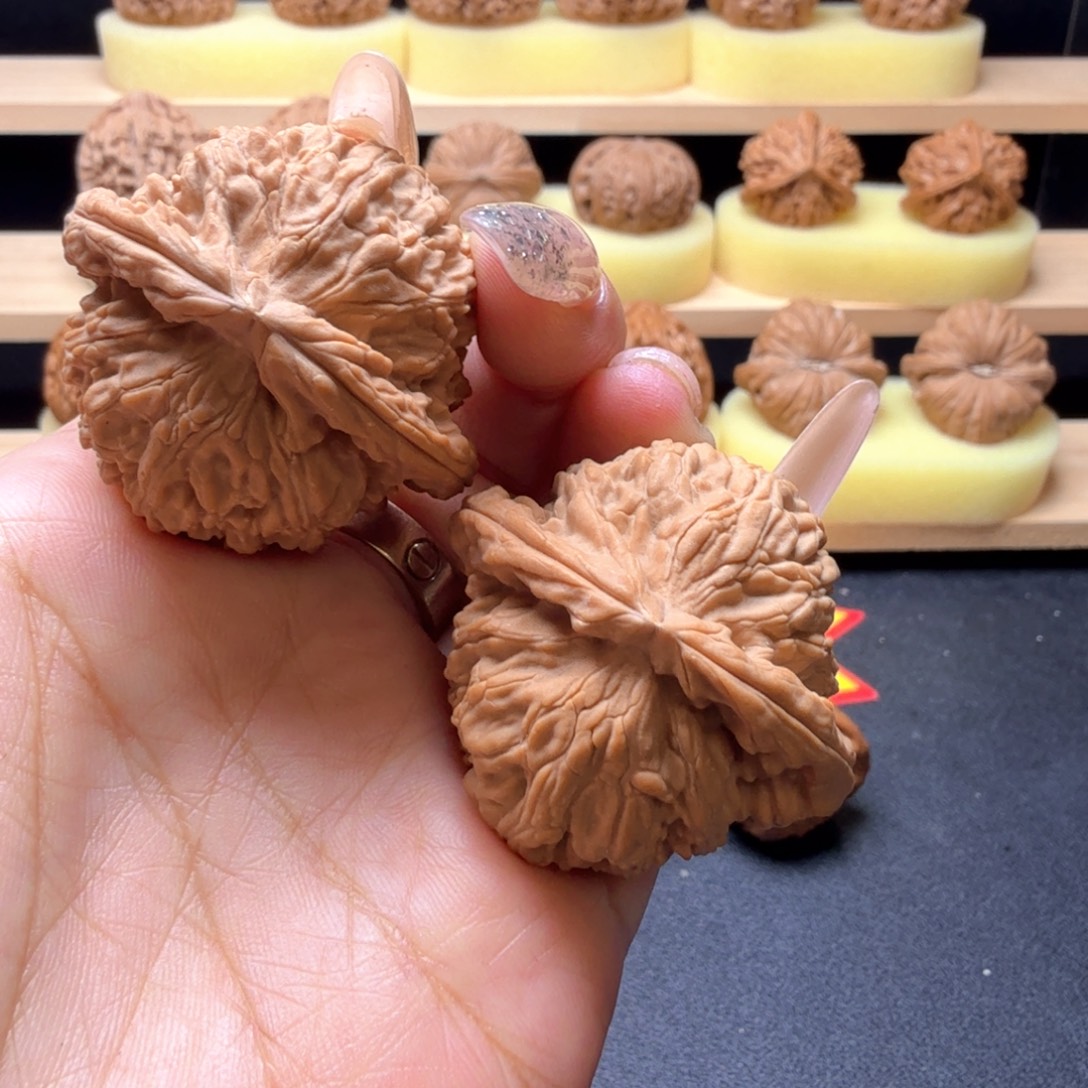 陌***颜文玩核桃吊坠41白狮子