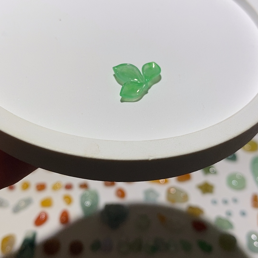 翡翠未镶嵌颈饰花瓣
