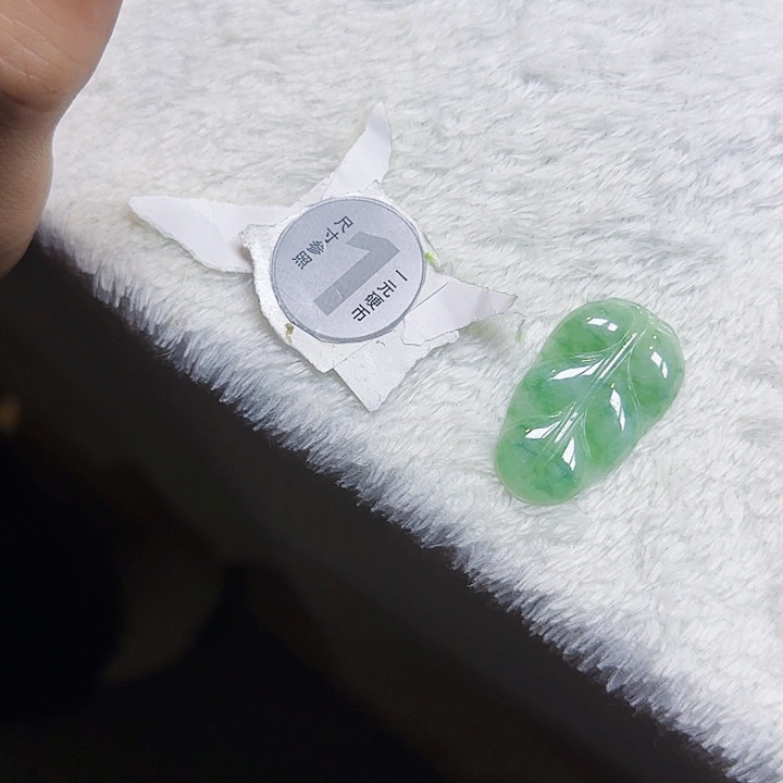 翡翠未镶嵌颈饰发现