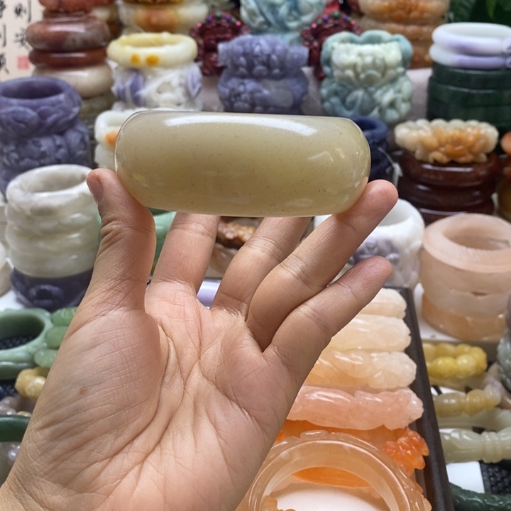 石英质玉未镶嵌手镯