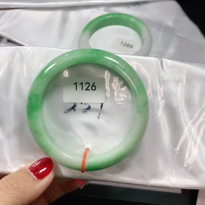 翡翠手镯未镶嵌天然翡翠手镯02