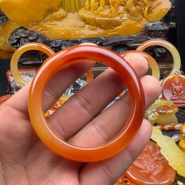 石英质玉（黄龙玉）手镯合金