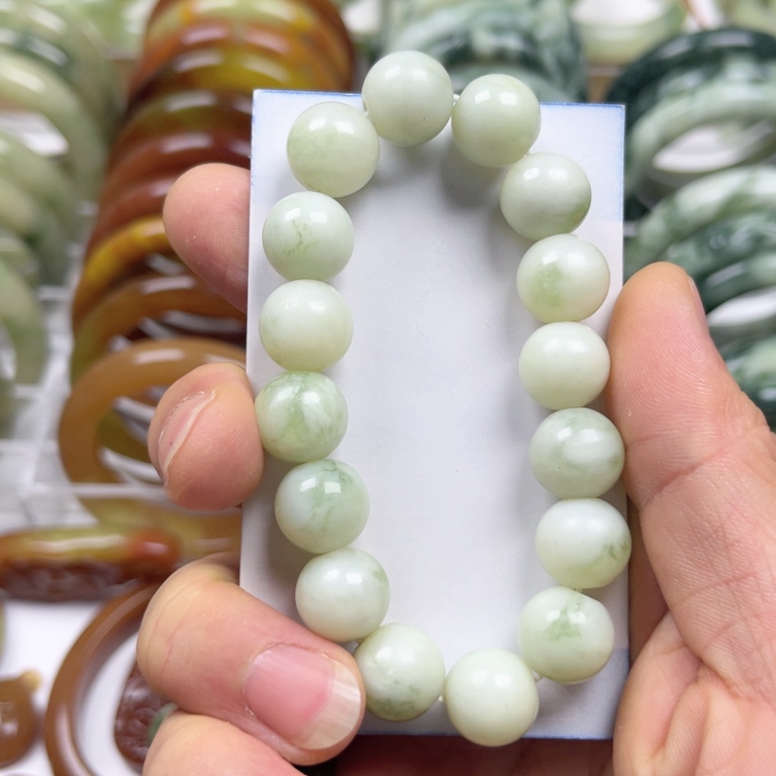 透闪石-蛇纹石玉手镯未镶嵌