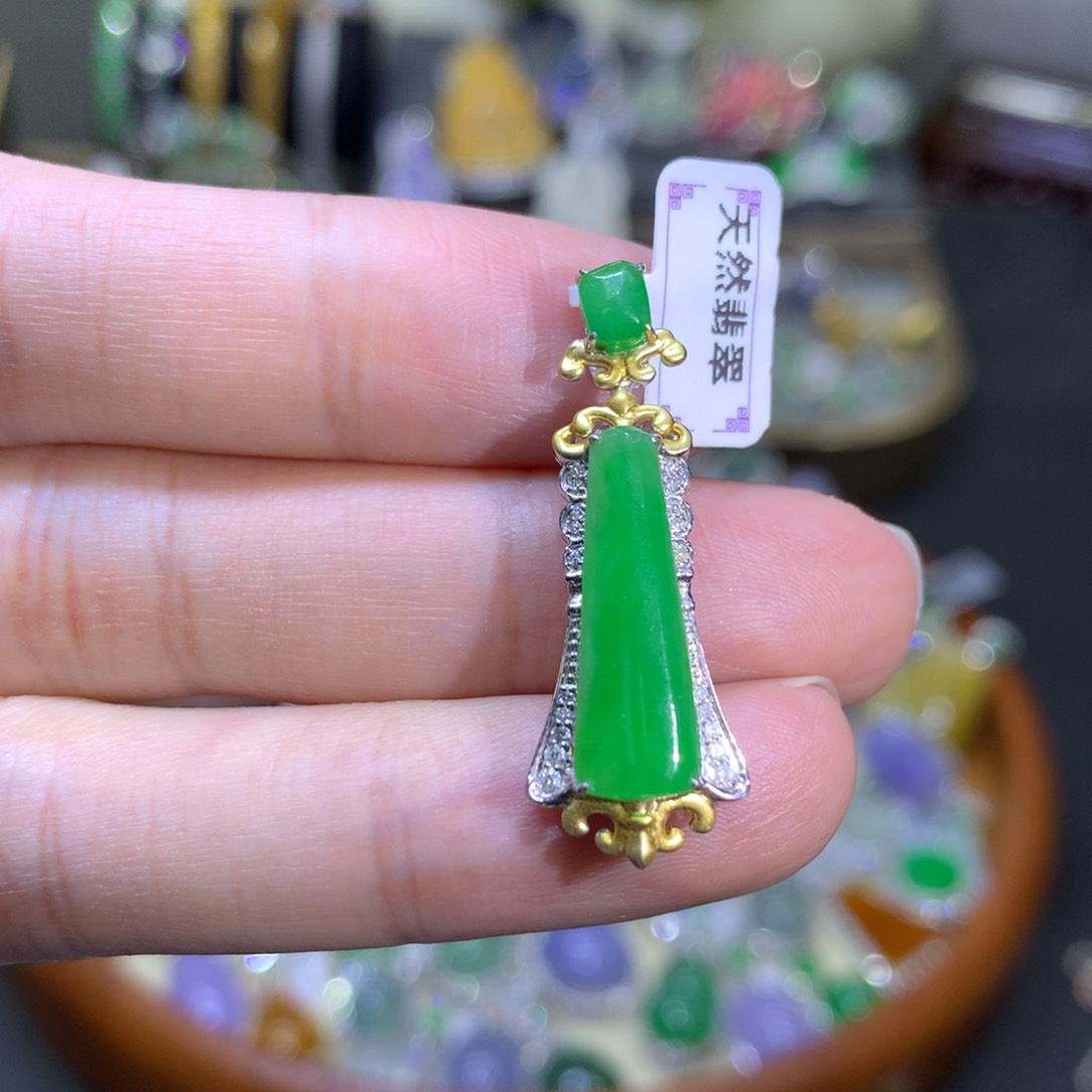 翡翠颈饰18K金镶嵌翡翠吊坠项链