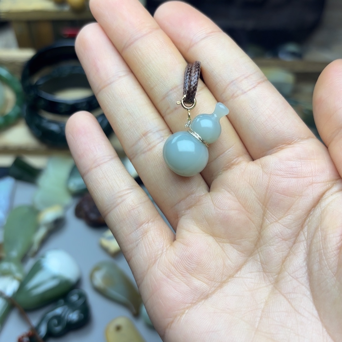 ****棠和田玉未镶嵌颈饰