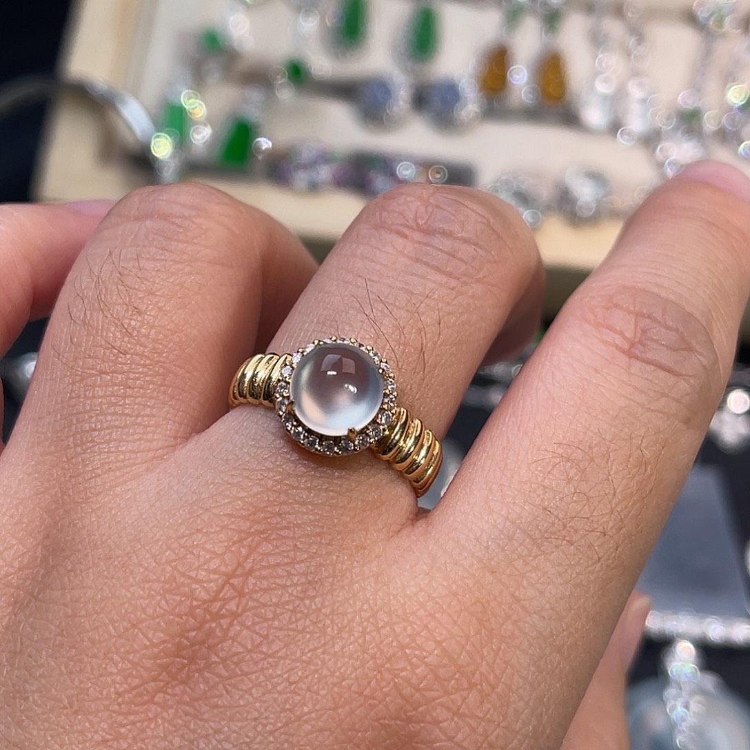 翡翠18K金镶嵌戒指冰蛋