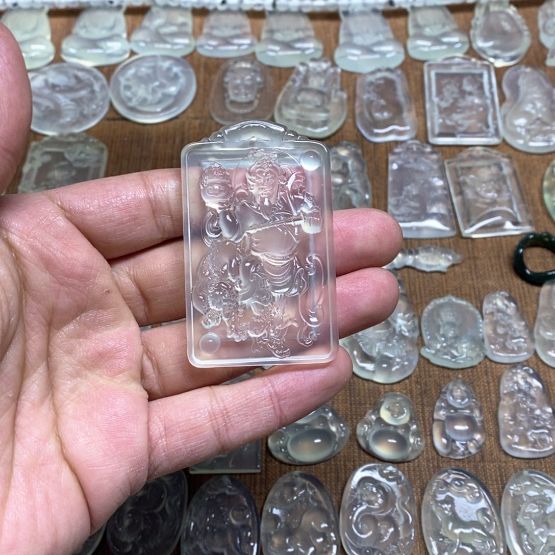 岫玉吊坠(不含链)未镶嵌葫**?