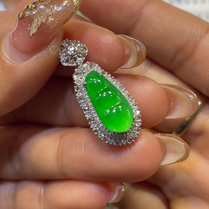 翡翠颈饰18K金镶嵌豆子