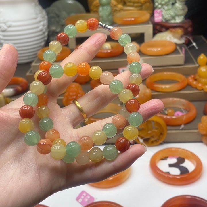 未镶嵌石英质玉（黄龙玉）手镯