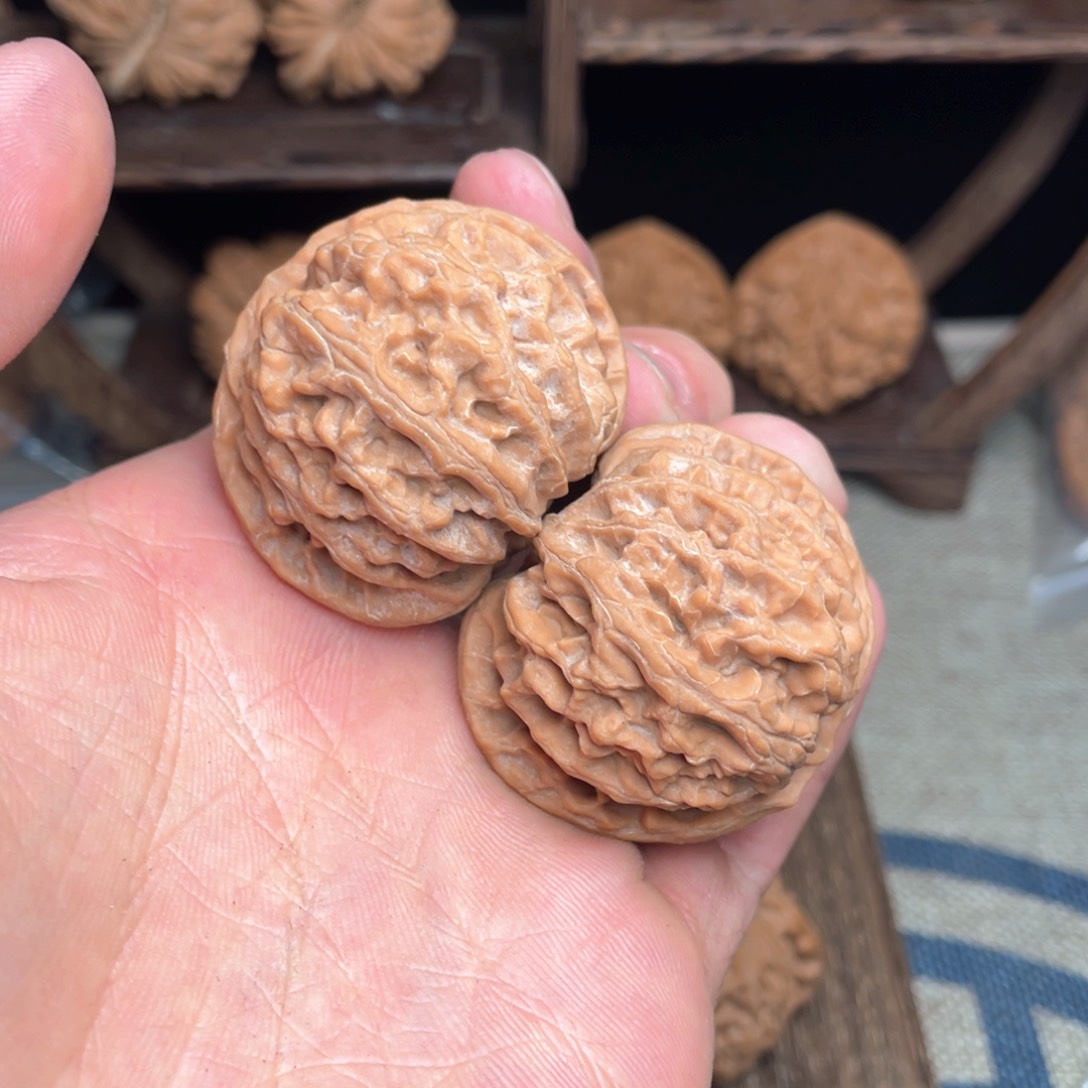 文玩核桃把件G****r42毕业高货苹果园