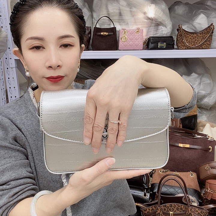 蚕丝小牛剖层皮革PU