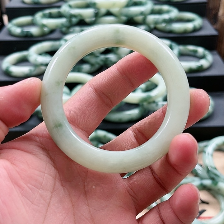 【闪购商品】透闪石-蛇纹石玉手镯未镶嵌舍***