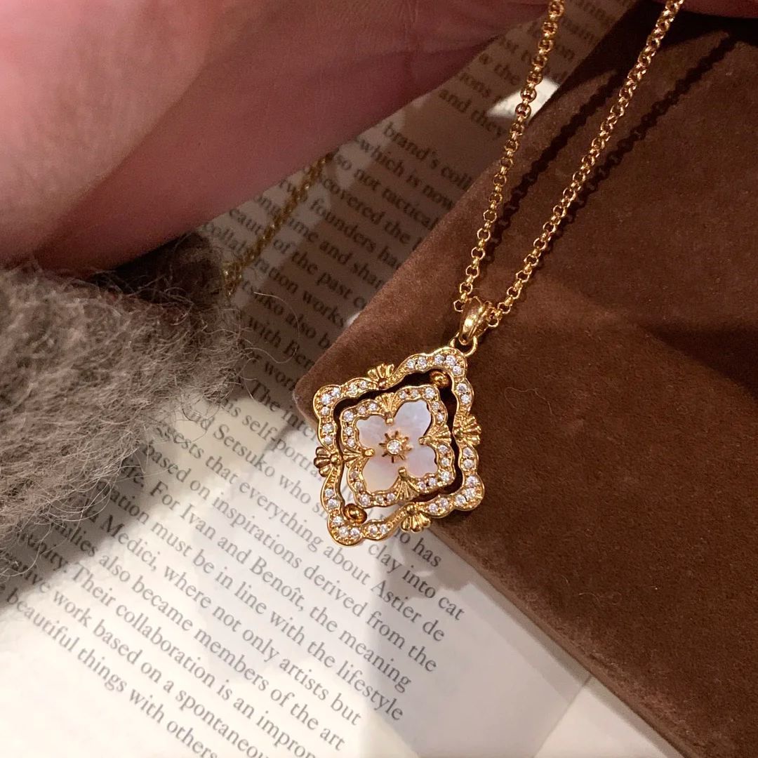 钛钢合成锆石项链 欧美复古宫廷风布拉提白贝母旋转四叶草项链008