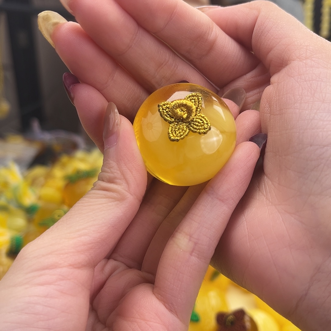 裸石琥珀未镶嵌金****店柿子半山水15g