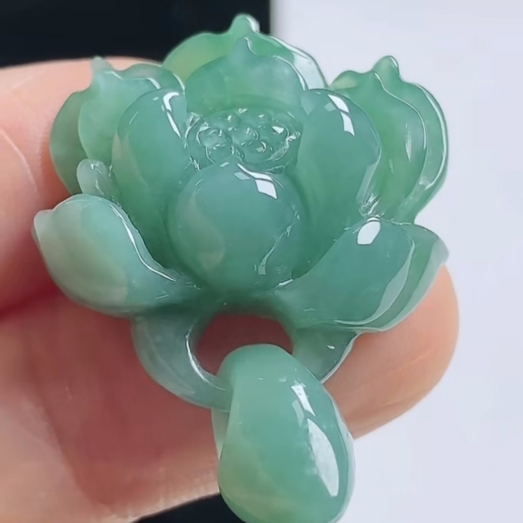 精雕首饰精美俏色