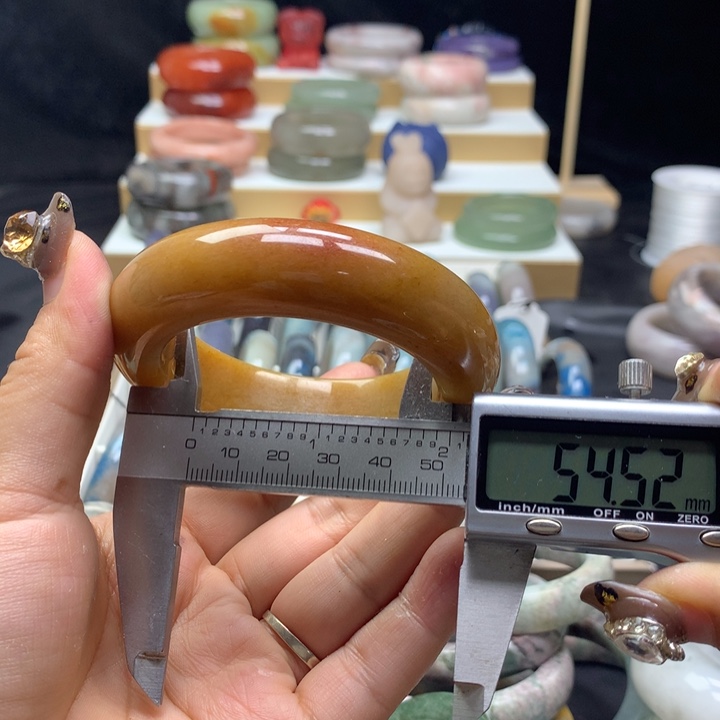 未镶嵌手镯石英质玉