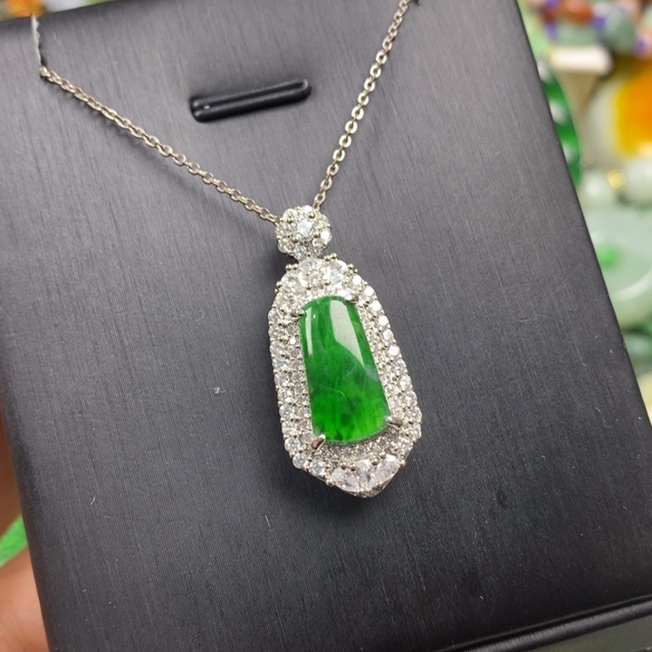 翡翠未镶嵌吊坠(赠链)