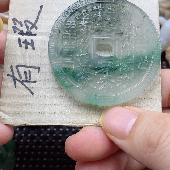 石英质玉颈饰未镶嵌
