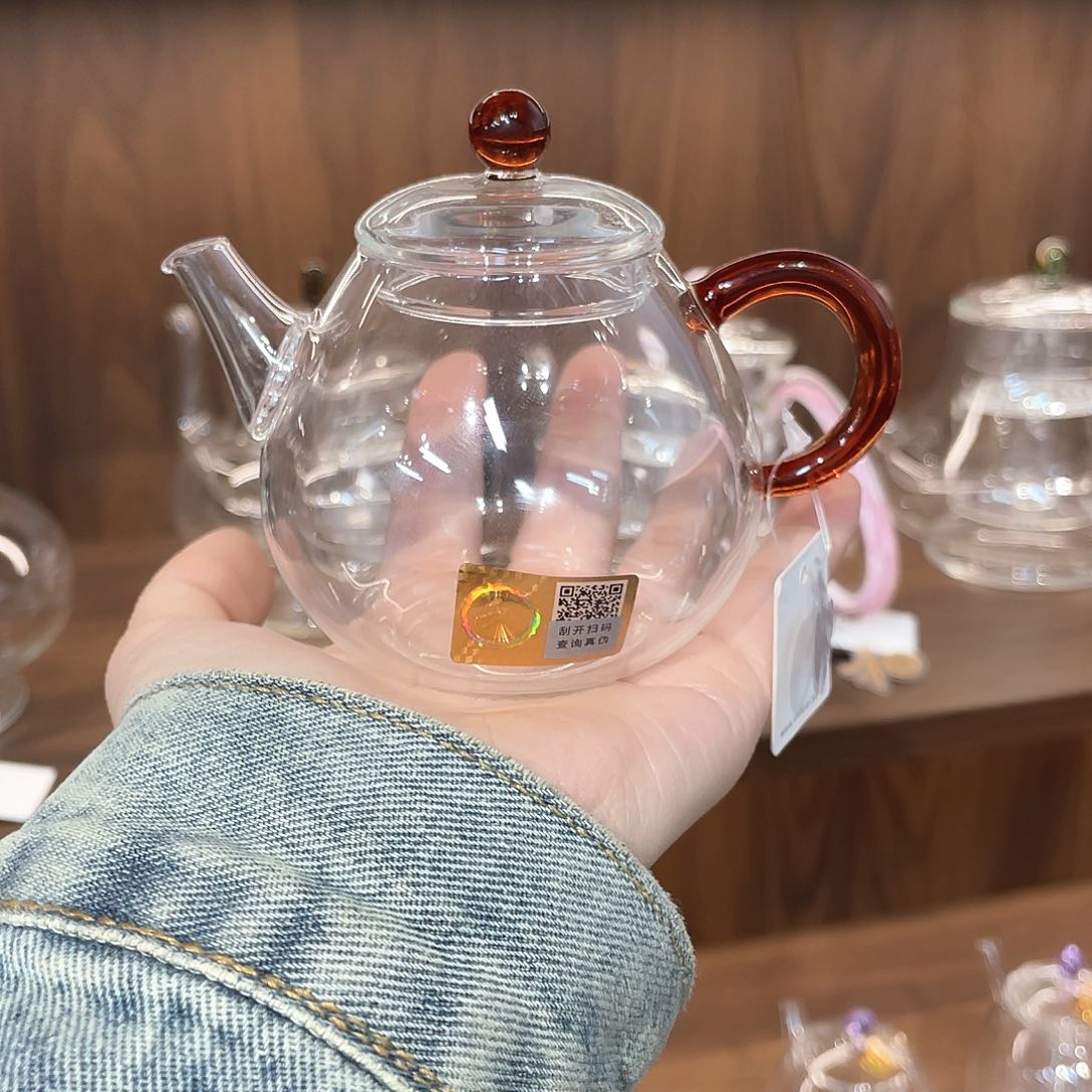 禾器金标祈玉壶琥珀色。