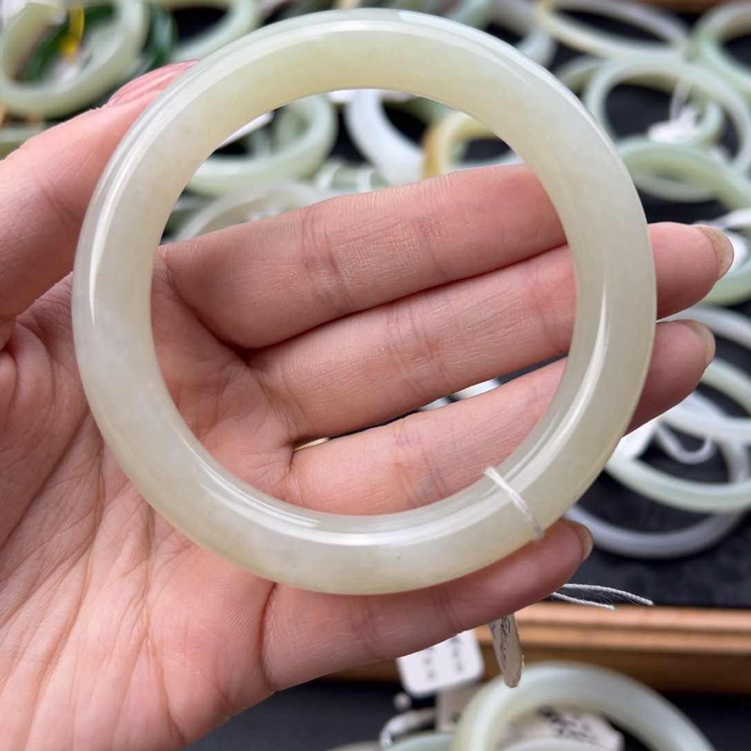 和田玉手镯未镶嵌小*桔