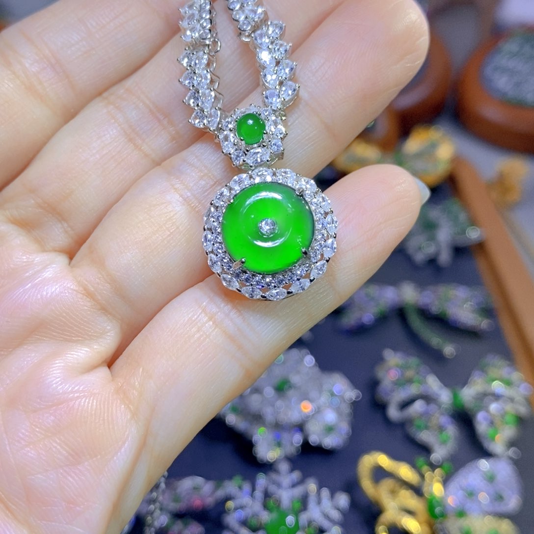 翡翠颈饰银S925镶嵌天然翡翠