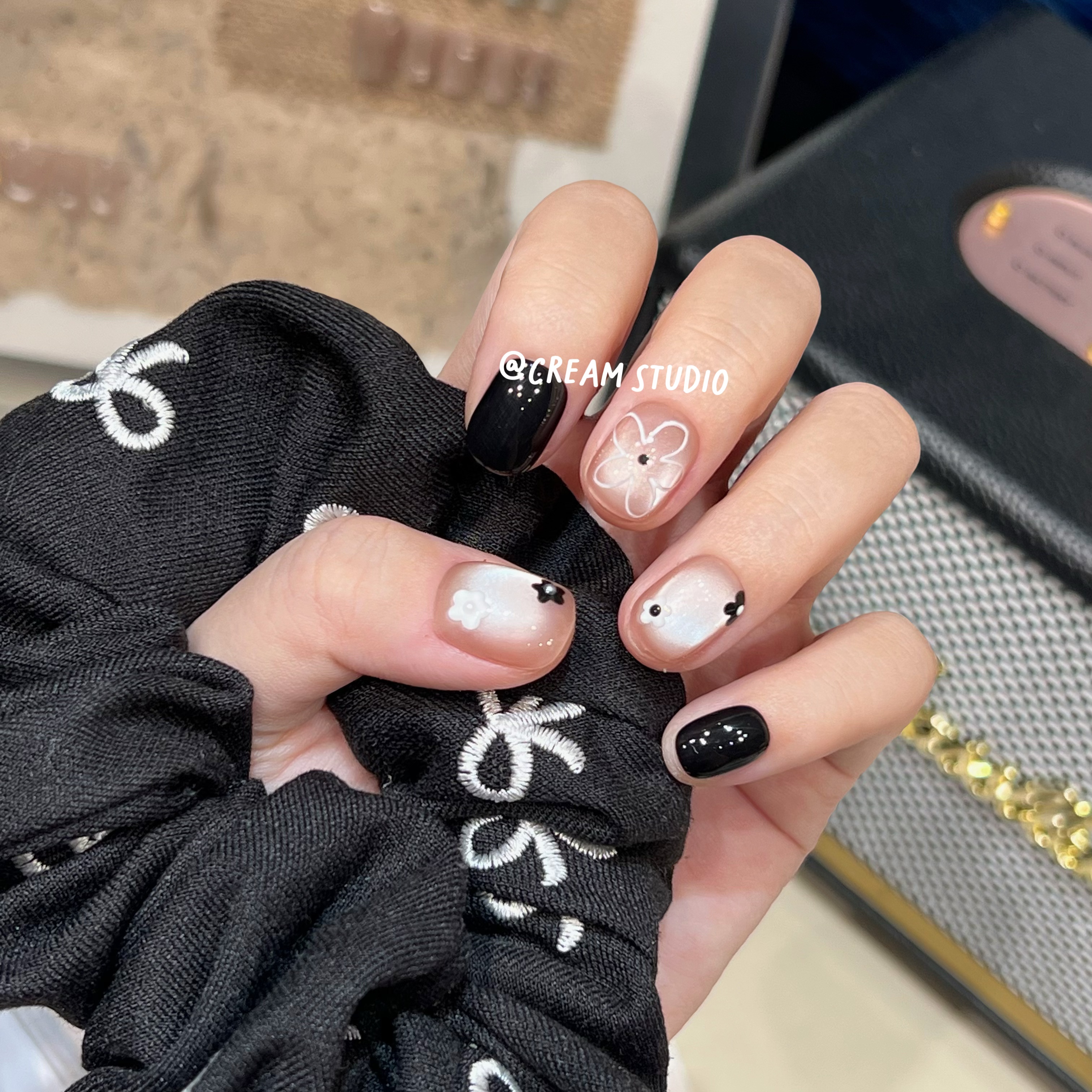 【赫本小花】赫本风 黑白手绘奶油风小花 玻璃珠 穿戴美甲 奶油