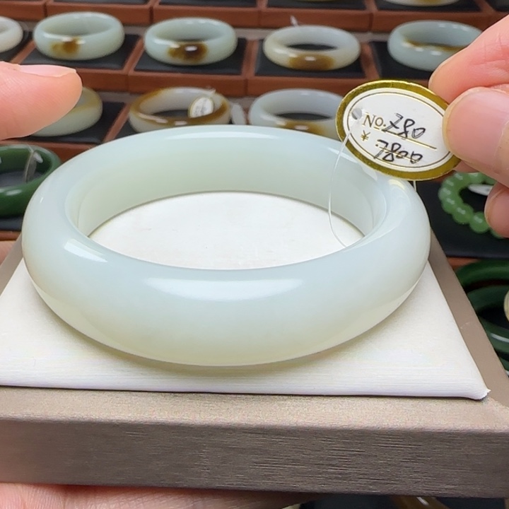 和田玉（白玉）未镶嵌手镯