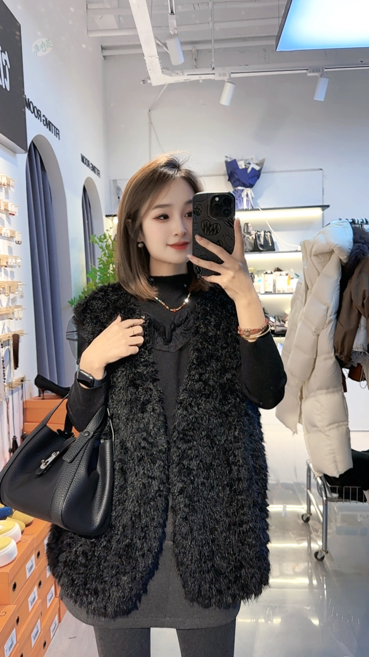 饭饭家 时装毛毛马甲