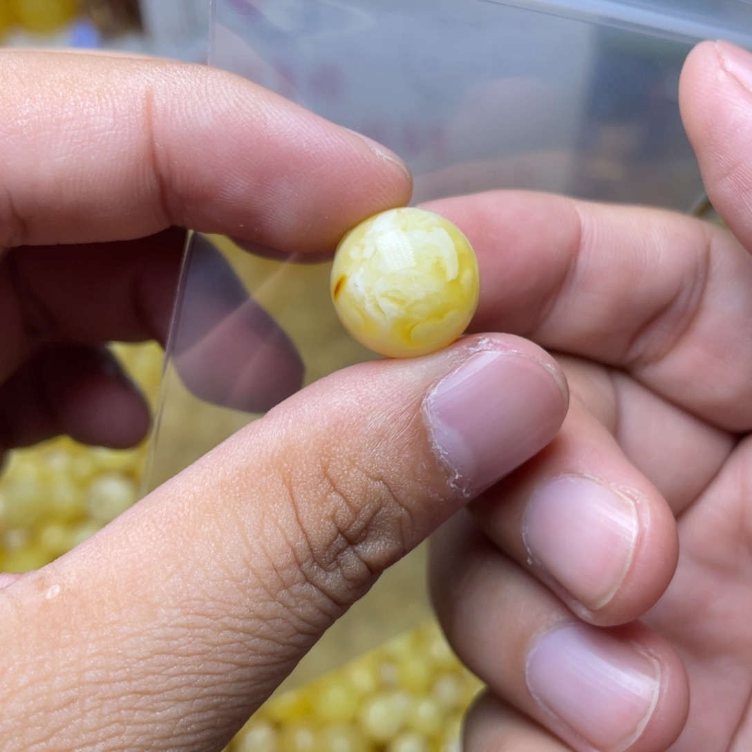 琥珀未镶嵌珠宝奇石