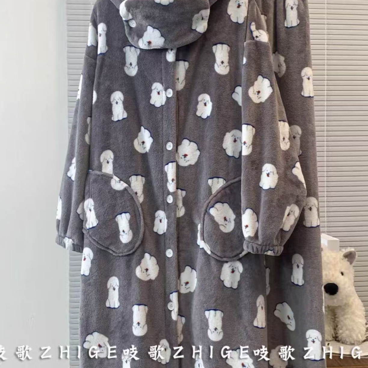 30-女士冬季灰色满印小白狗袍系列家居服