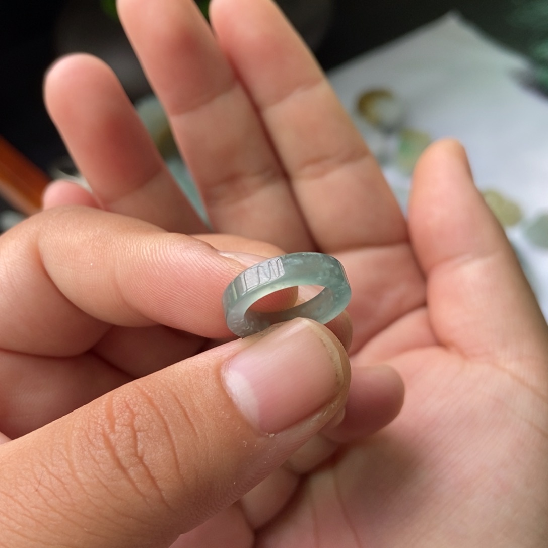 翡翠挂件未镶嵌跑环