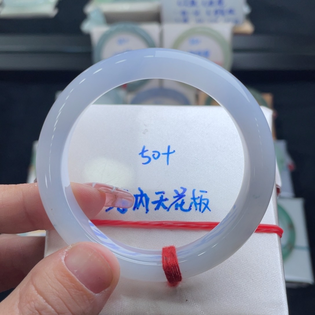 翡翠手镯未镶嵌翡翠手镯