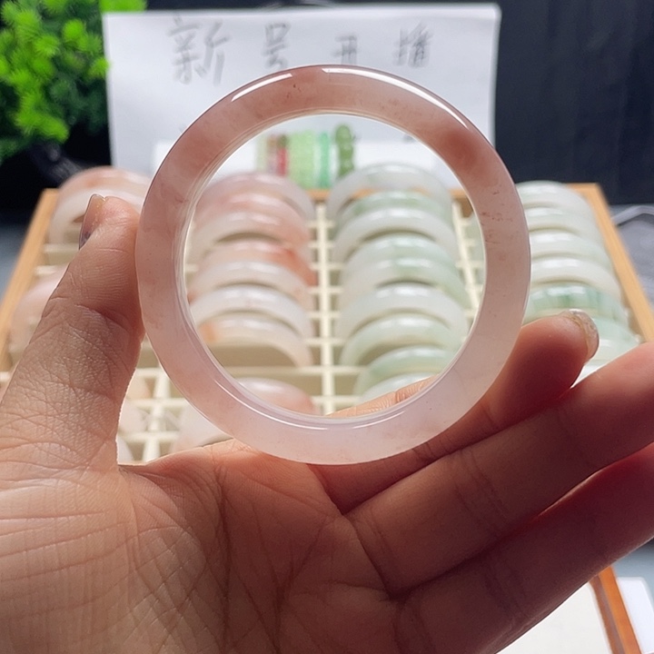 未镶嵌手镯石英质玉（金丝玉）56