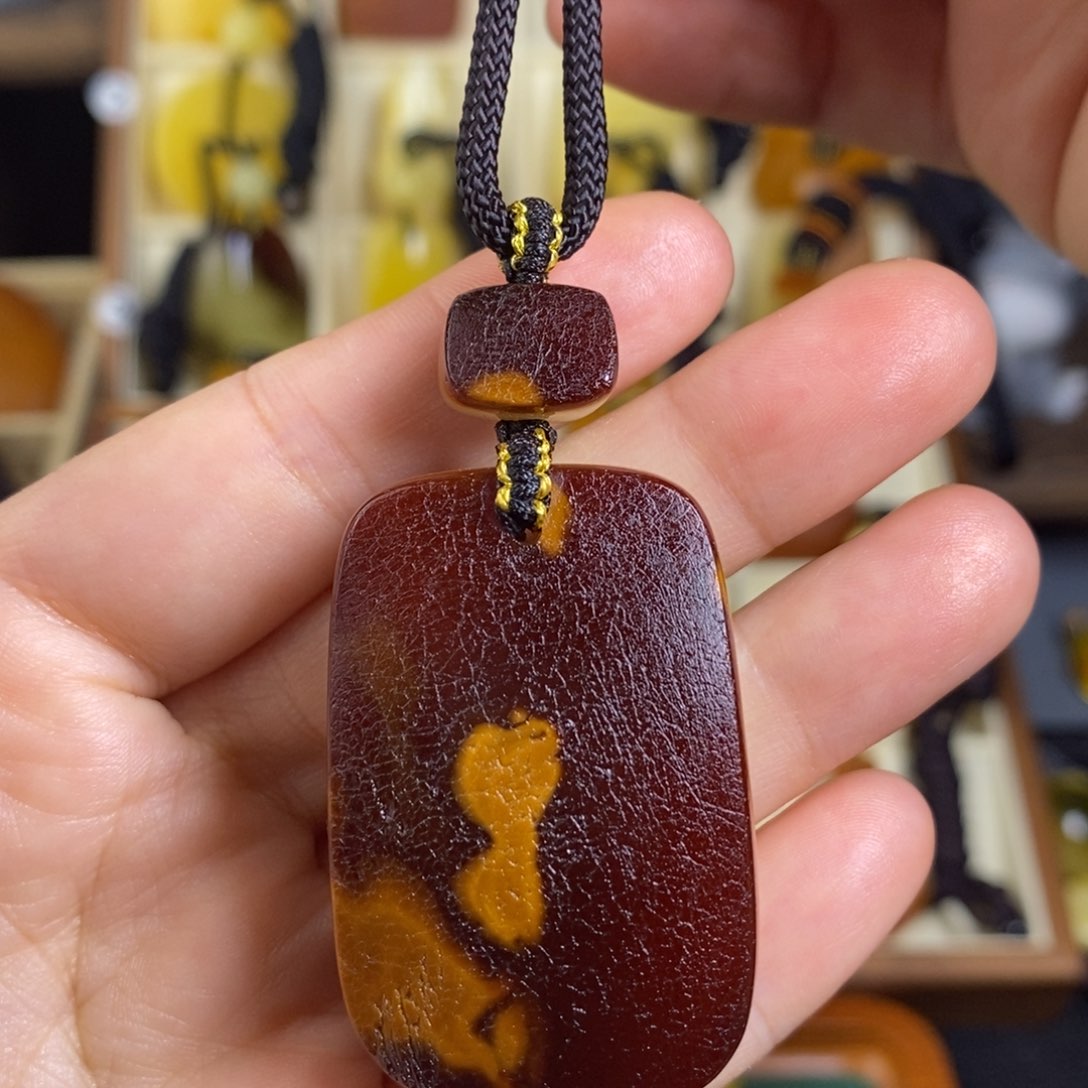 蜜蜡裸石未镶嵌大漠