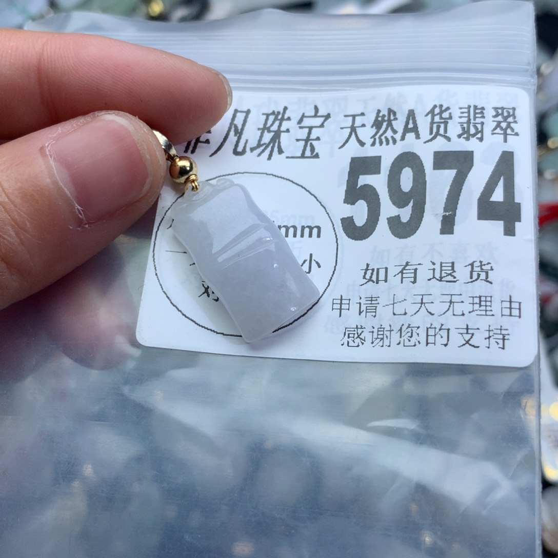 翡翠颈饰未镶嵌5974。