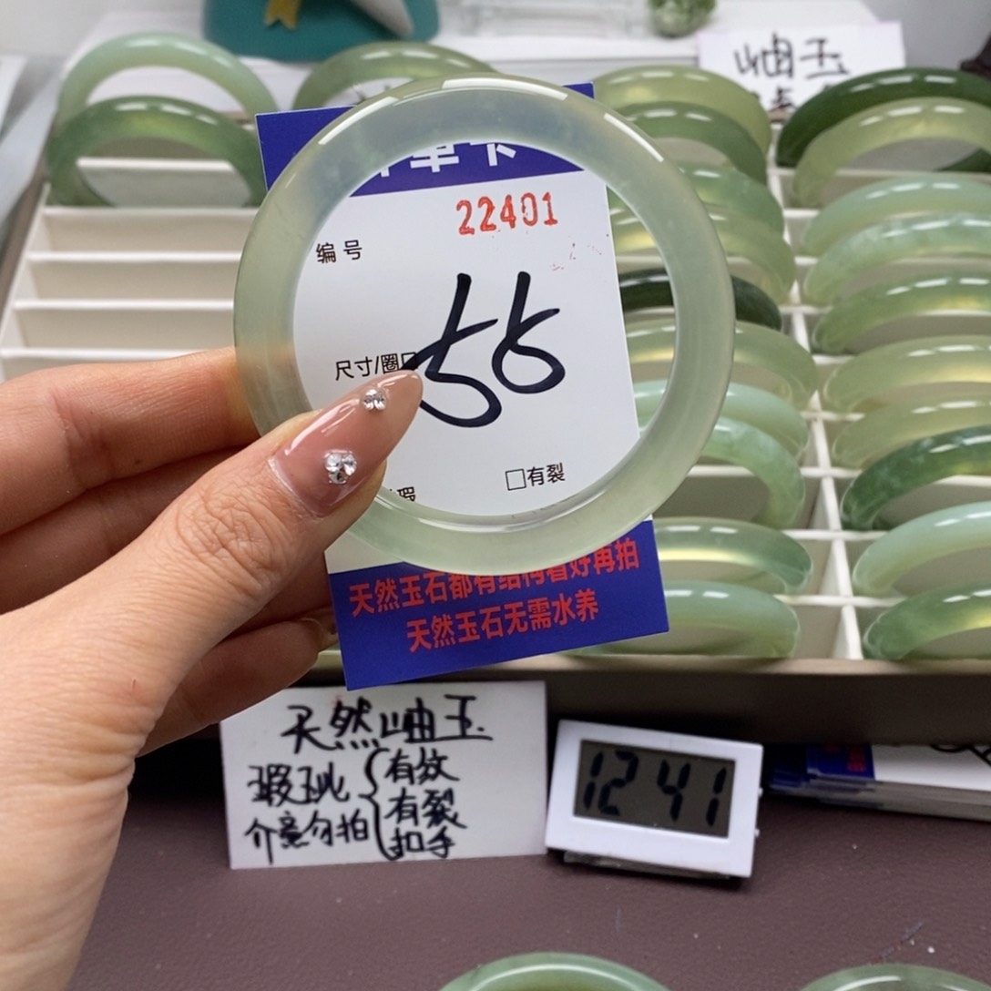 蛇纹石玉手镯未镶嵌