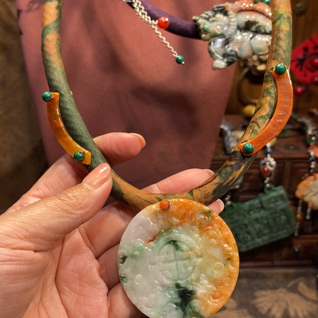 翡翠吊坠(赠链)未镶嵌