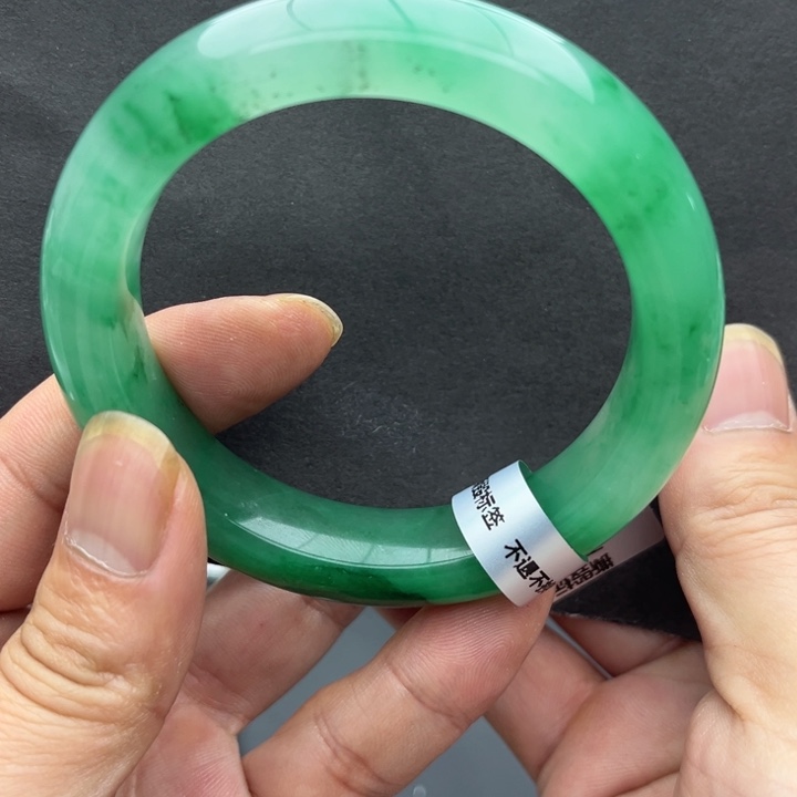 樽***婷石英质玉未镶嵌手镯