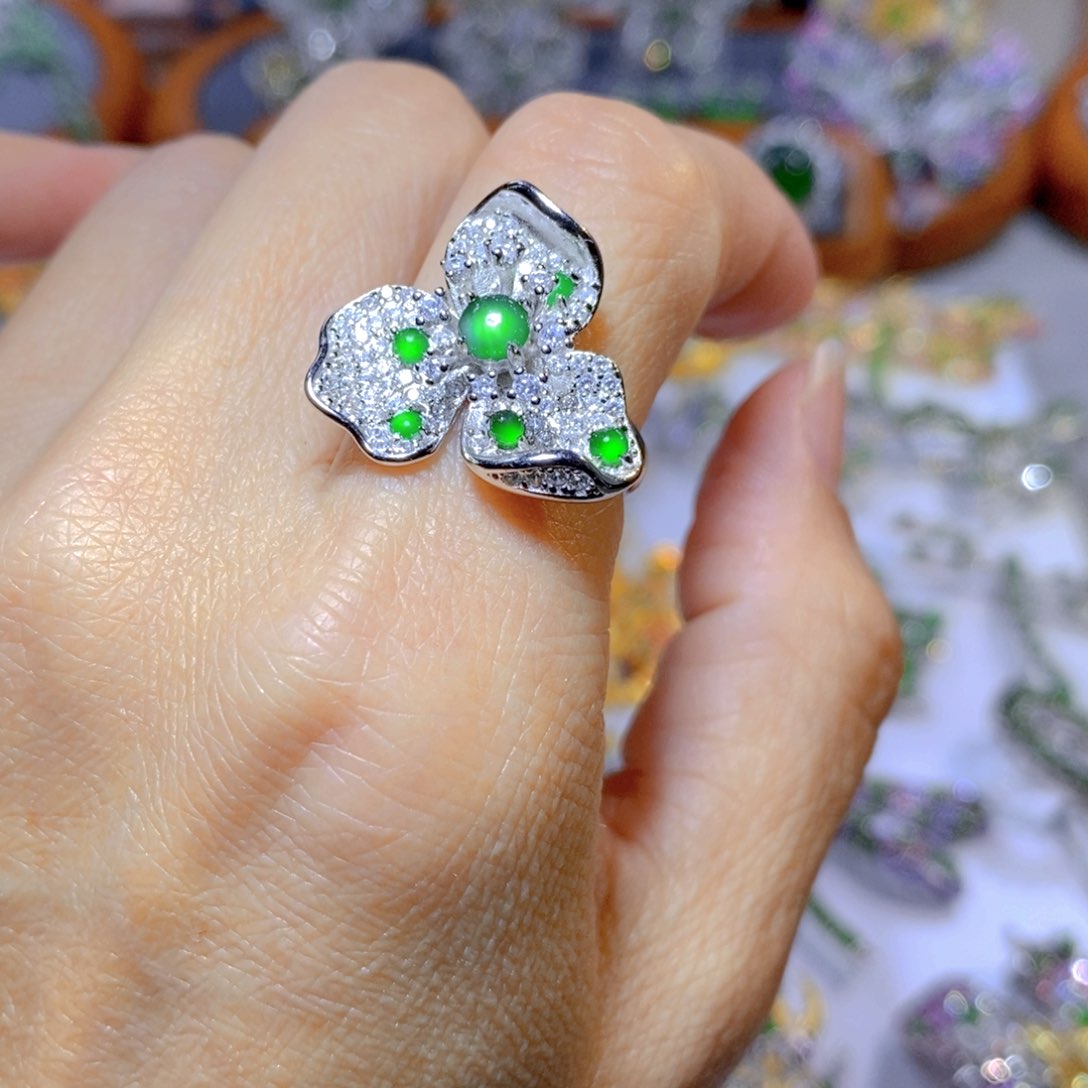 翡翠颈饰银S925镶嵌天然翡翠