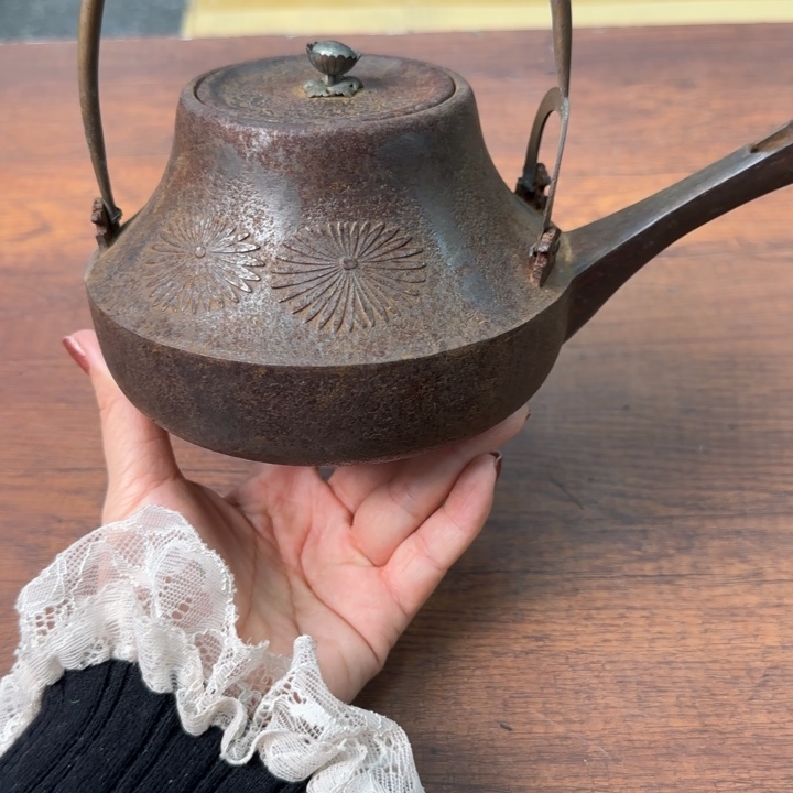 一个陶瓷物件哈哈哈哈