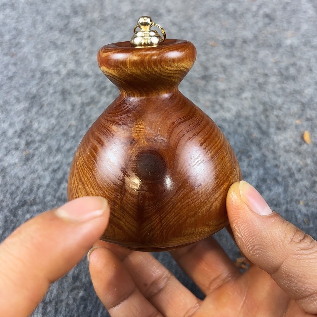 崖柏黑骨糖心老料鼻烟壶