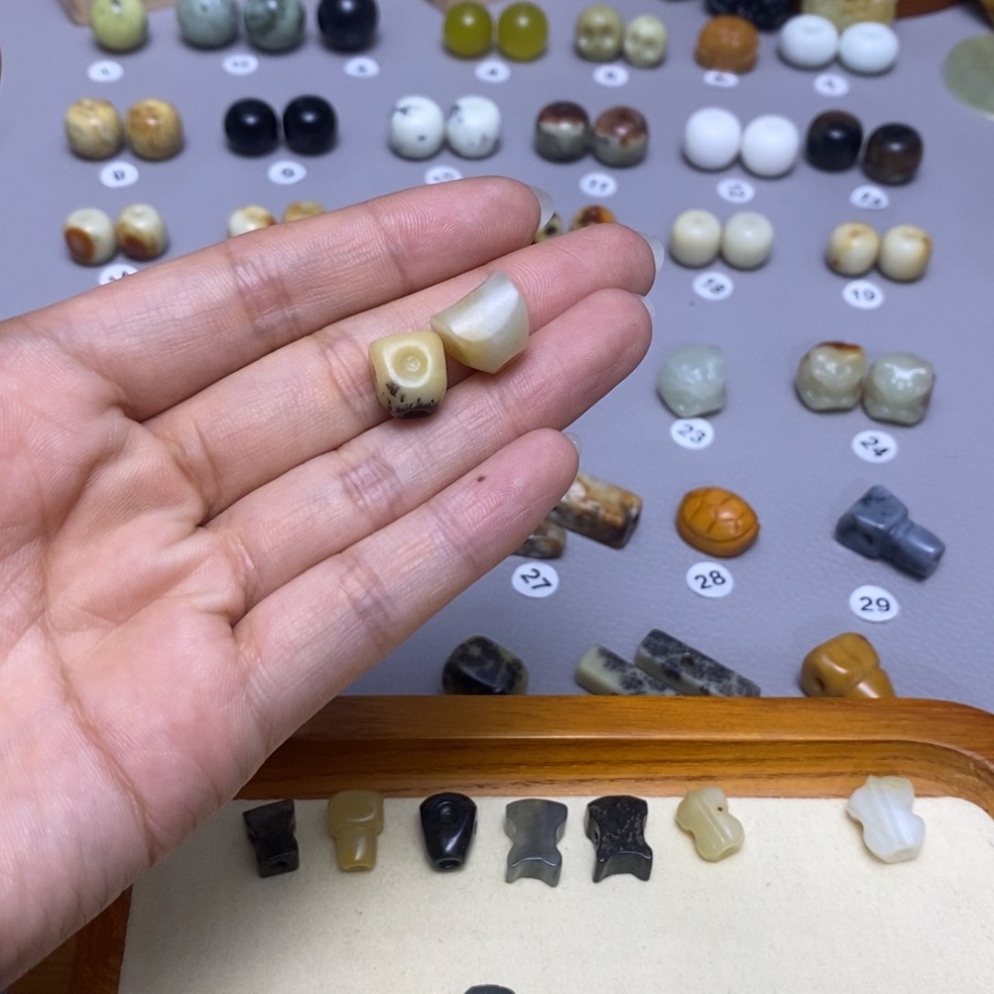 蛇纹石玉配饰合金z****s