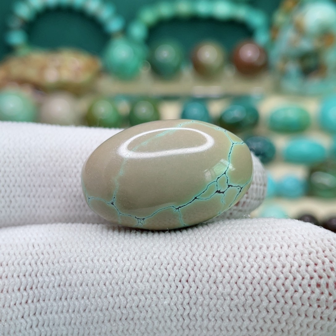 未镶嵌绿松石颈饰