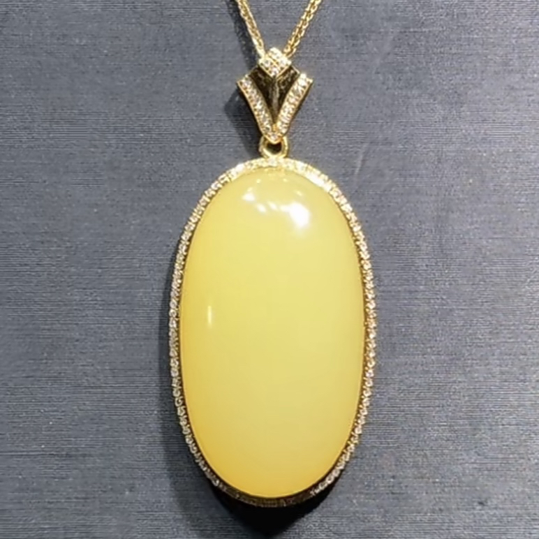 和田玉新疆若羌黄口吊坠18K金镶嵌