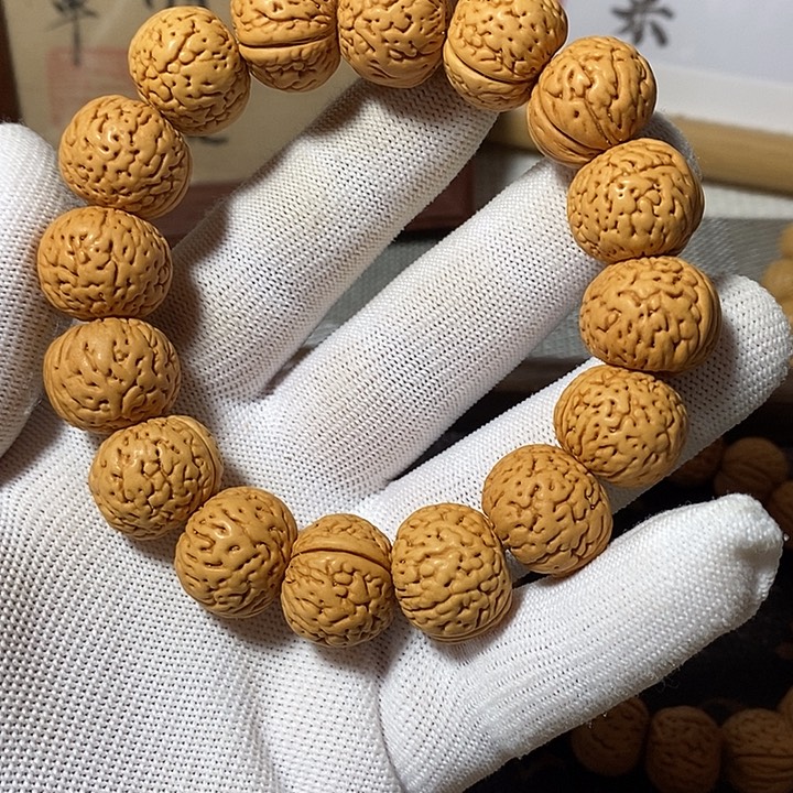 手串桃核顺顺利利33.8。 11