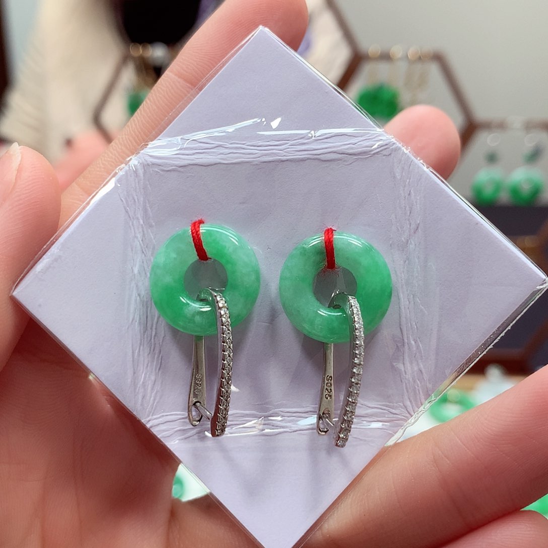 翡翠颈饰未镶嵌天然翡翠