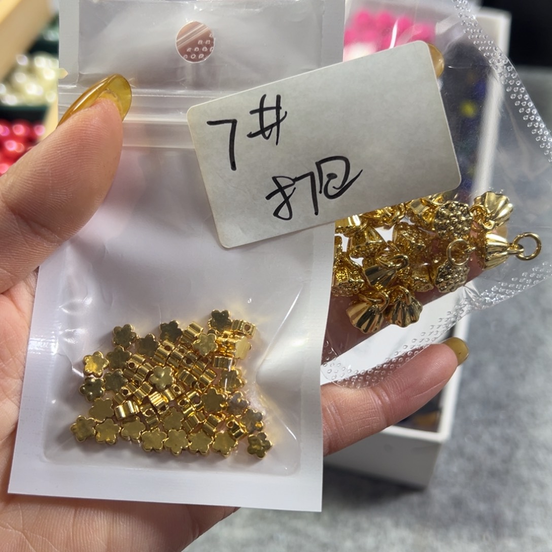 哈斯巴纳在比赛前曾向观众讲述着